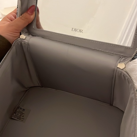 DIOR Beauty Large Vanity Case ~ Around The World 2024 - Picture 4 of 5